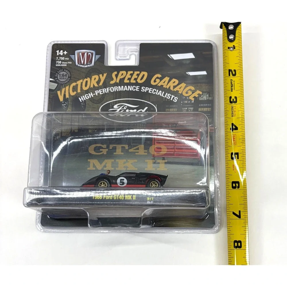 M2 Machines Diorama Victory Speed Garage 1966 FORD GT40 MKII Black CHASE New